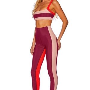 Beach Riot. Colorblock top and leggings in Merlot. size Large. Bra is nwt